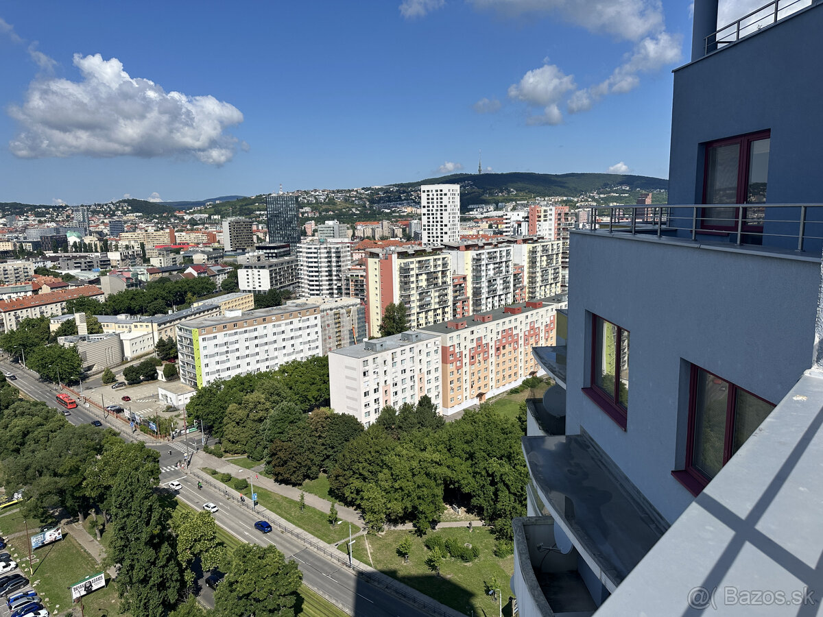 Čarovný panoramatický výhľad na Bratislavu z 21. poschodia - 12