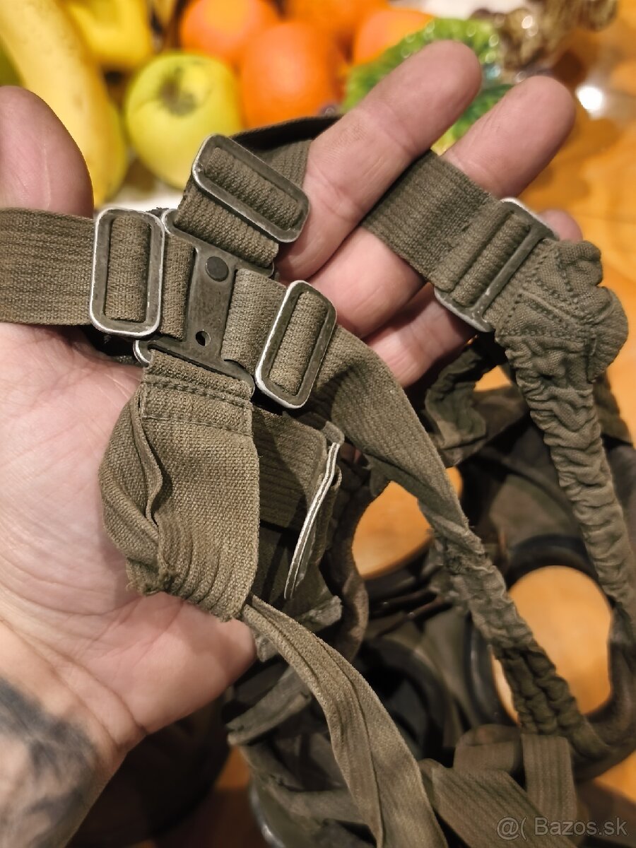 Nemecká plynová maska . - 12