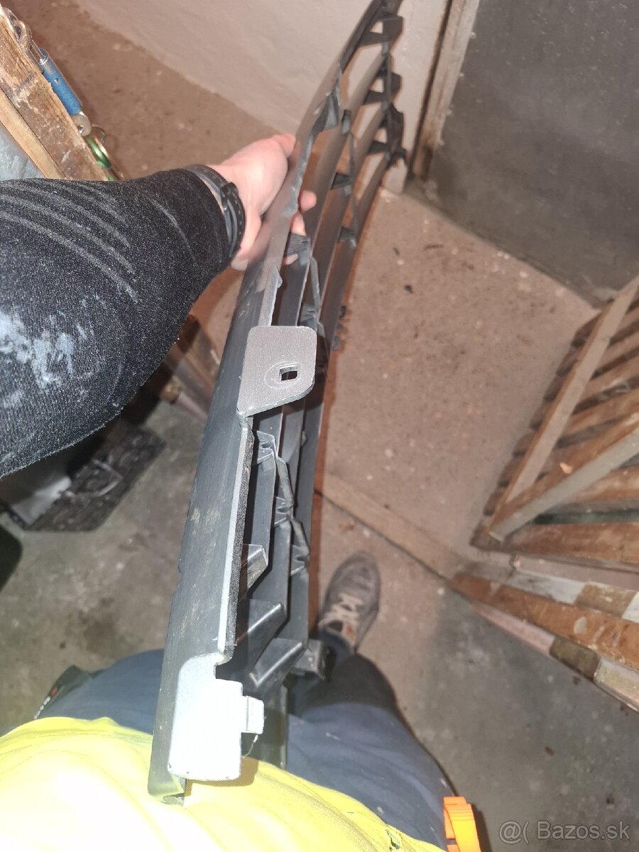 Land Rover predná maska L322 - 12