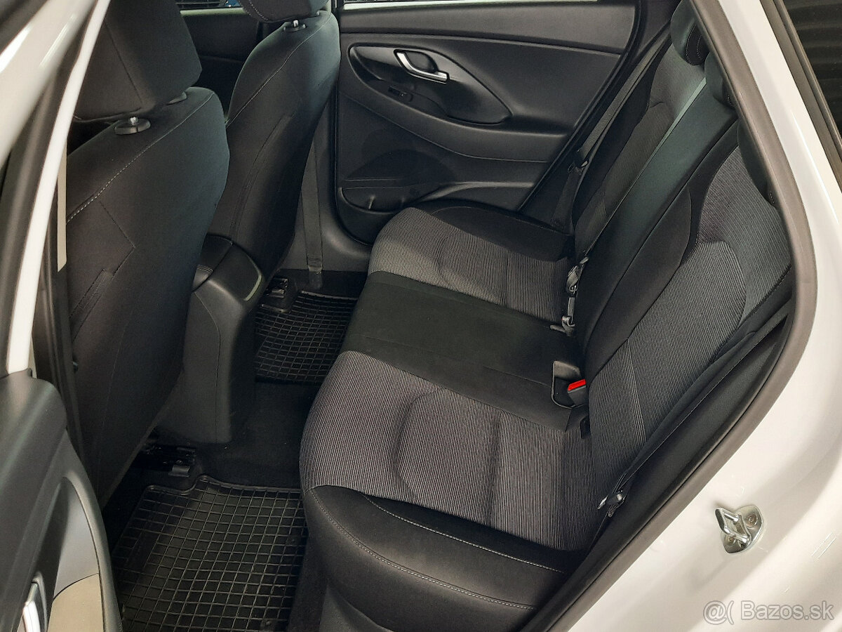 Hyundai i30 CW 1.5i CVVT Classic - 12