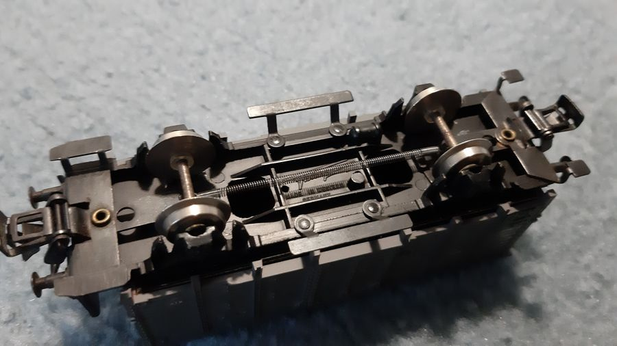 Vláčiky - model krytého vozňa Fleischmann H0 - 12