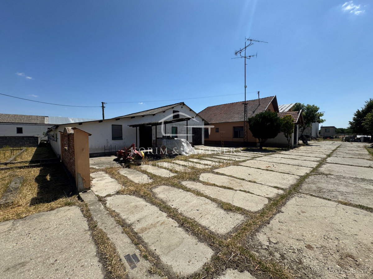 NOVINKA - Rodinná farma na vyše 2,5 hektároch pri Komárne - 12