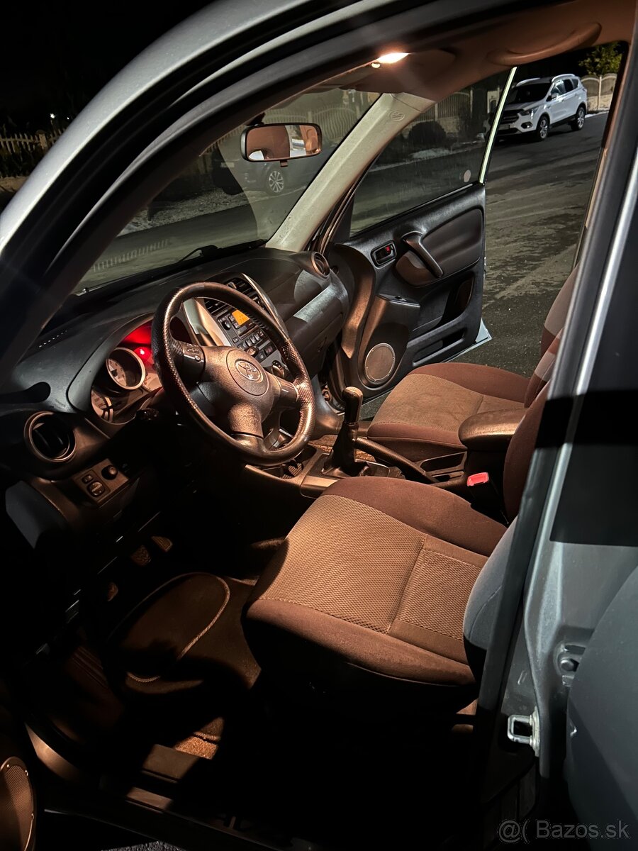 Toyota rav4 II 2.0 VVTi - 12