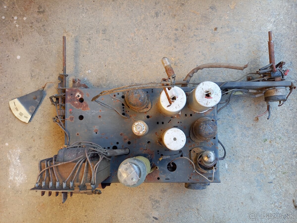 Historické rádio Tesla 506A - 12