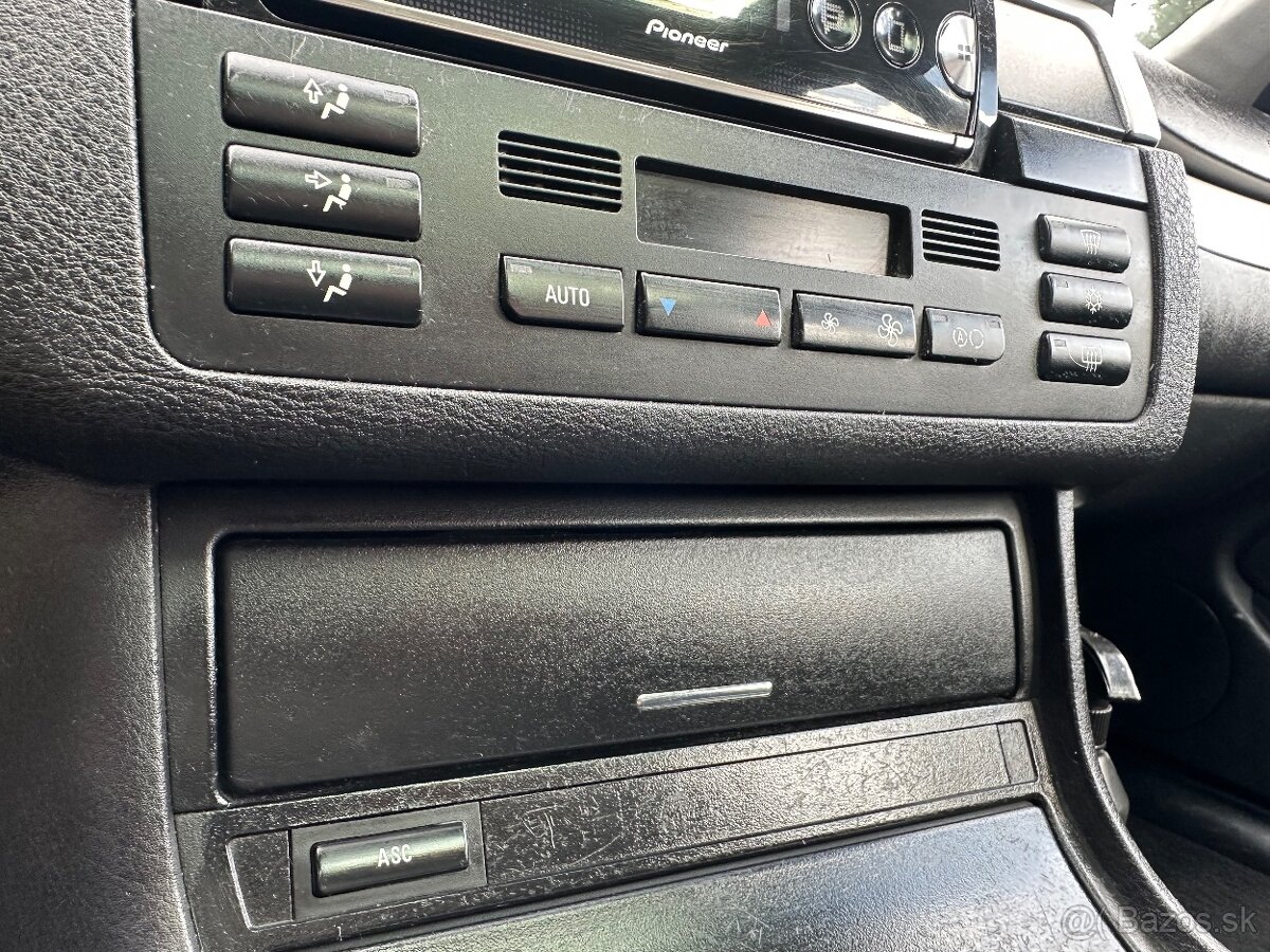 BMW 330i sedan manuál - 12