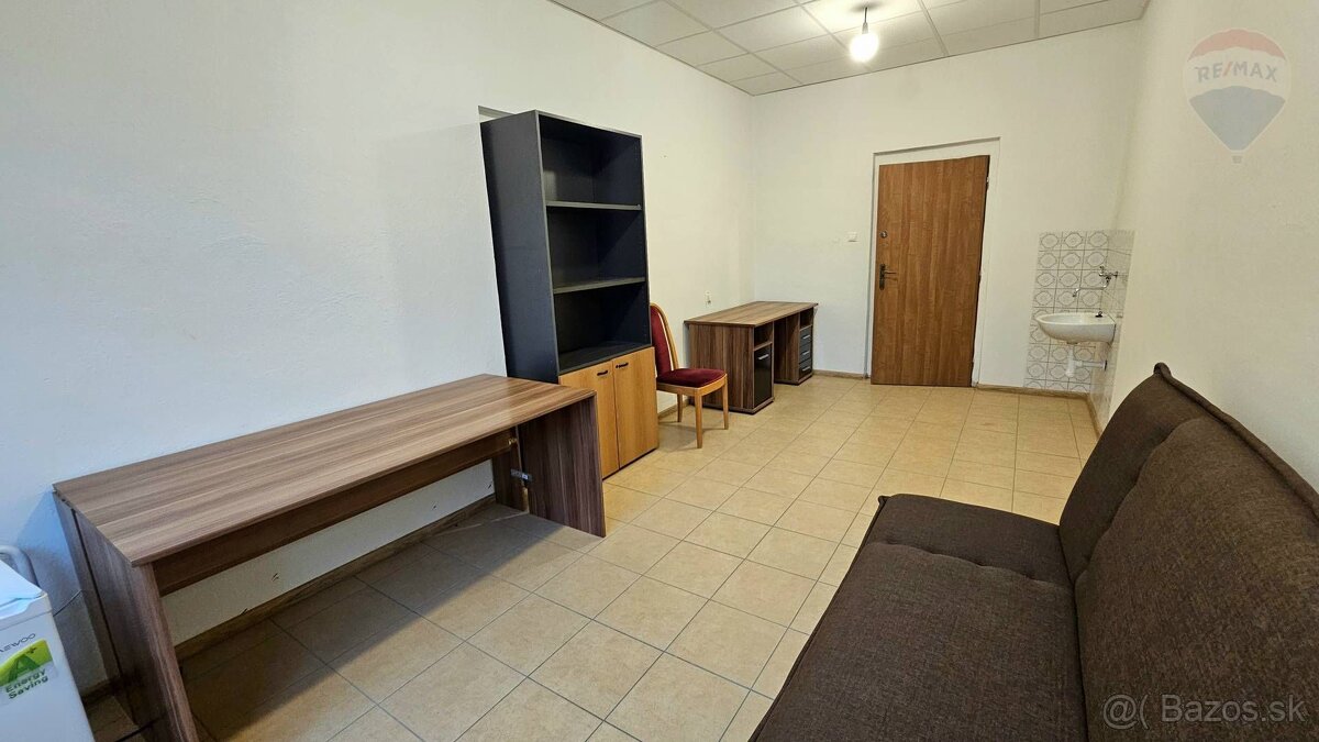 Prenájom kancelárie 13 m2 s parkovaním, Nitra - Priemyselná - 12