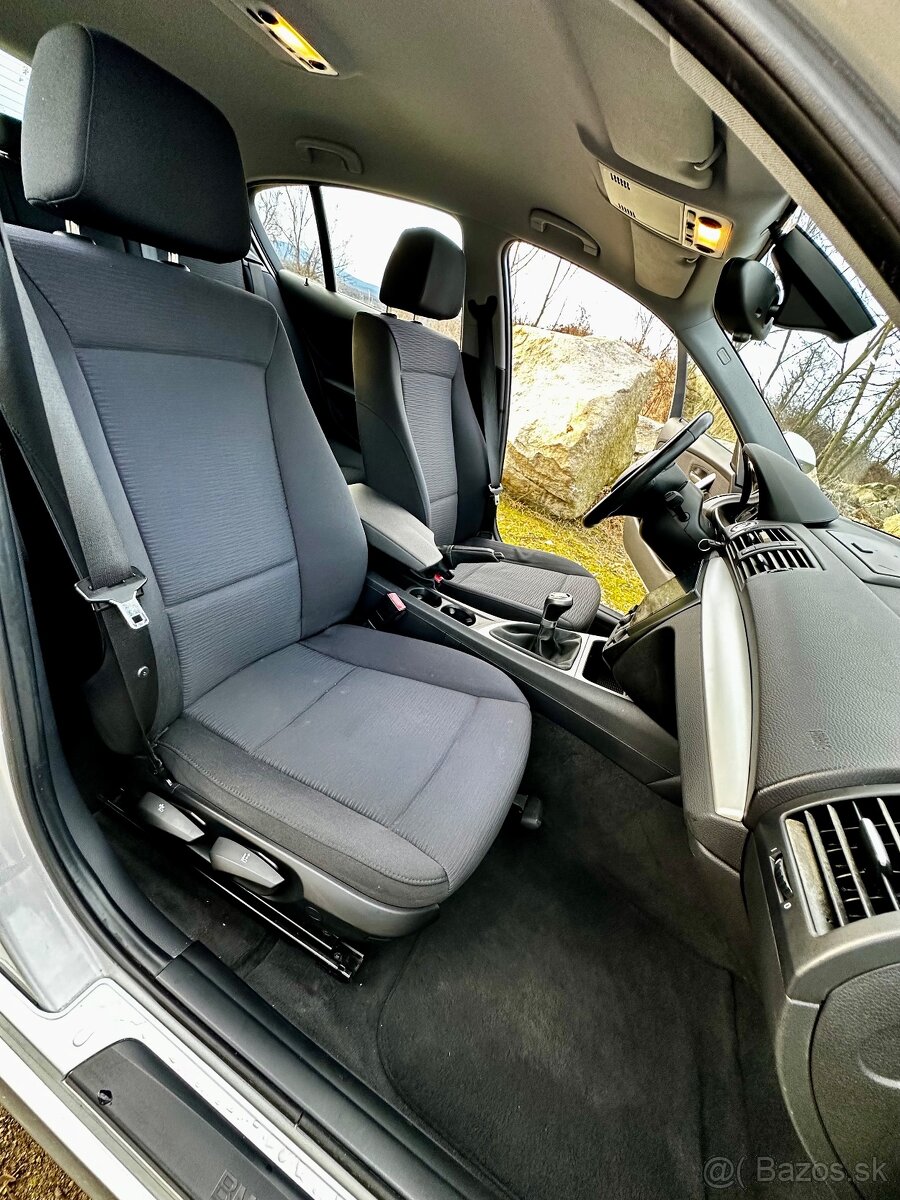 Predám BMW 1 e87 2.0i 90kw 2010 FaceLift - 12