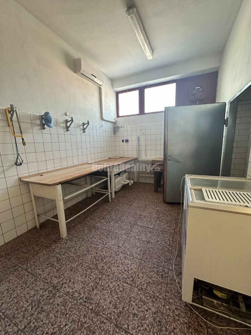 Dobré reality - Polyfunkčný objekt na predaj - 12