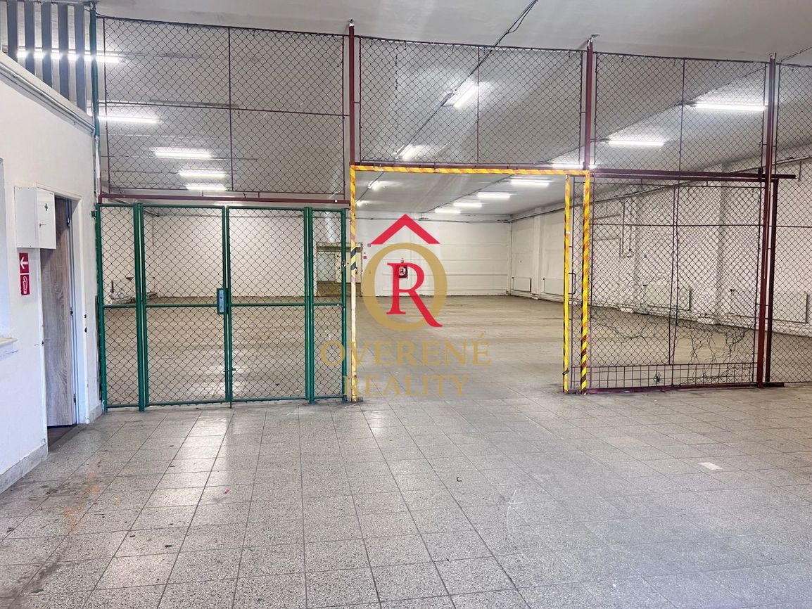 Na prenájom sklad 1474 m² s nakladacími rampami a kancelársk - 12