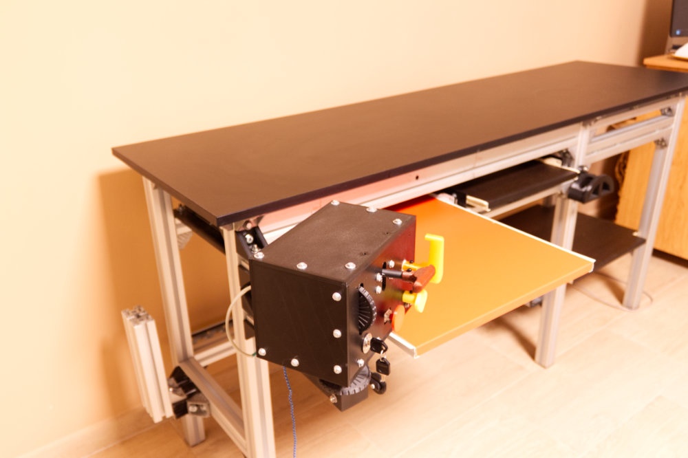 Predám herné kreslo so stolom a príslušenstvom - 12