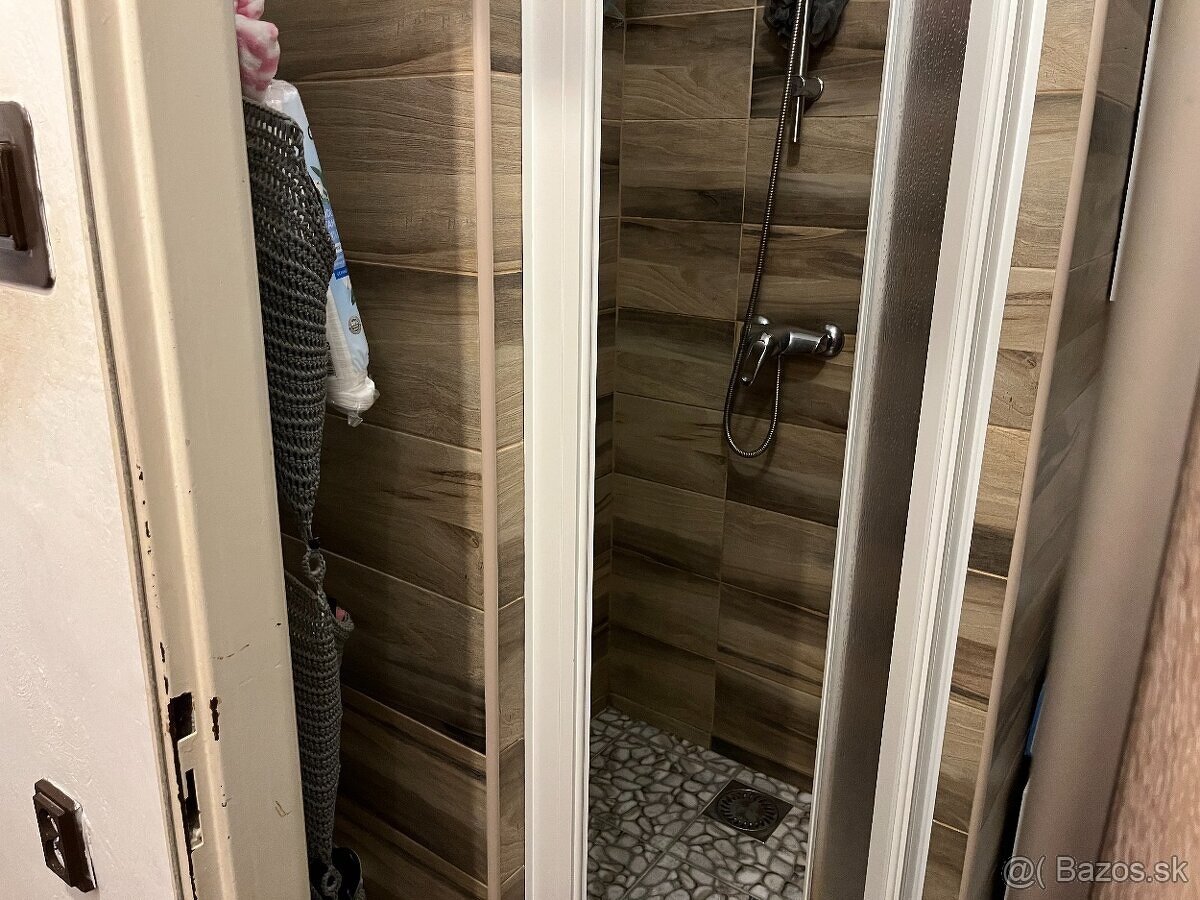 Trojizbový byt v širšom centre Lučenca - 12