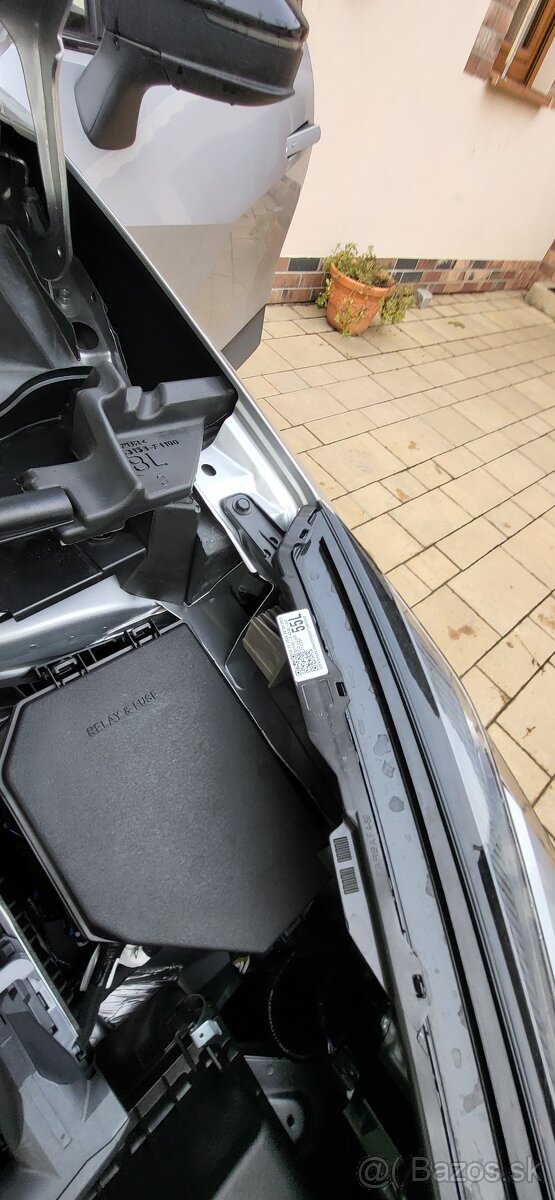 Toyota C-HR 2.0-l-VVT-i Hybrid Style - poškodený predok - 12