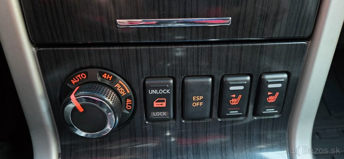 Nissan Pathfinder 3.0 V6 4x4 Automat Vzduch Podvozok 7-miest - 12
