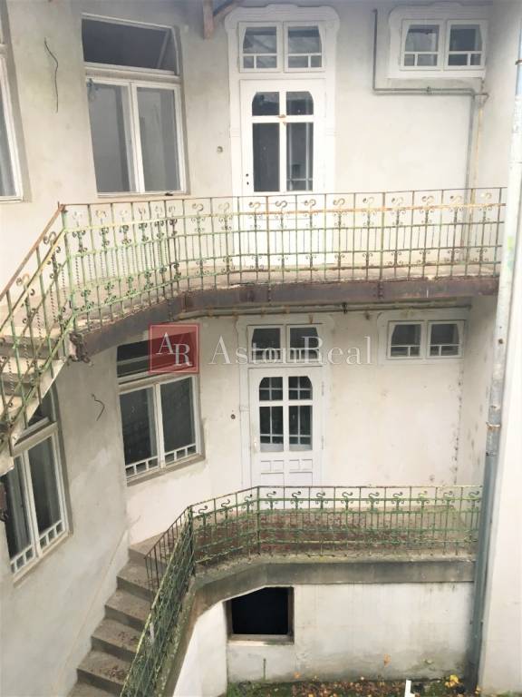 NA PREDAJ: veľký polyfunkčný dom v historickom centre mesta - 12