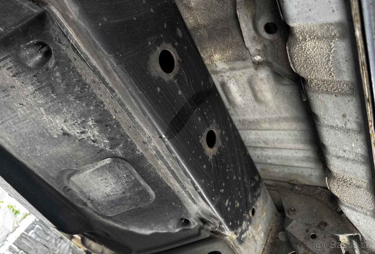 Toyota Land cruiser 120 3,0 D-4D 122KW pôvodný lak,dovoz IT - 12