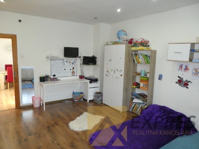 RK EXPRES - rodinný dom v Ráztočne, okres Prievidza. - 12