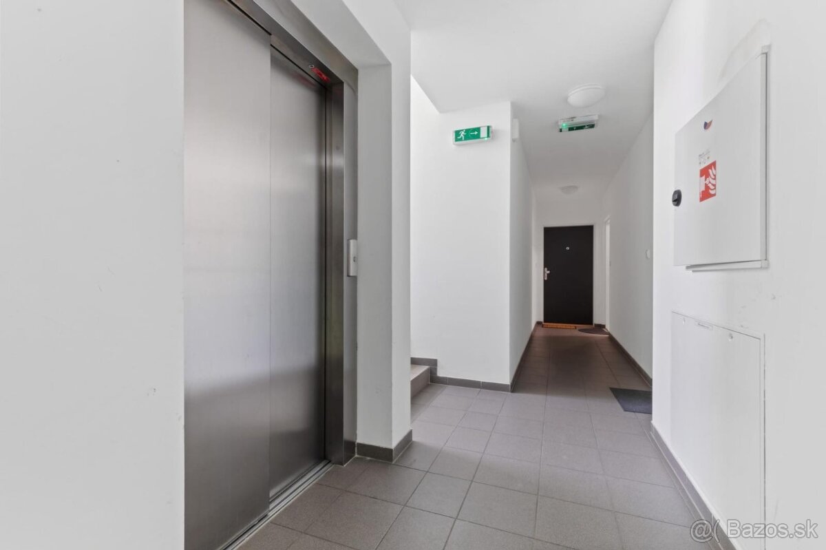 PRENÁJOM 1-IZBOVÝ BYT S PRIESTRANNÝM BALKÓNOM A PARKOVANÍM - 12