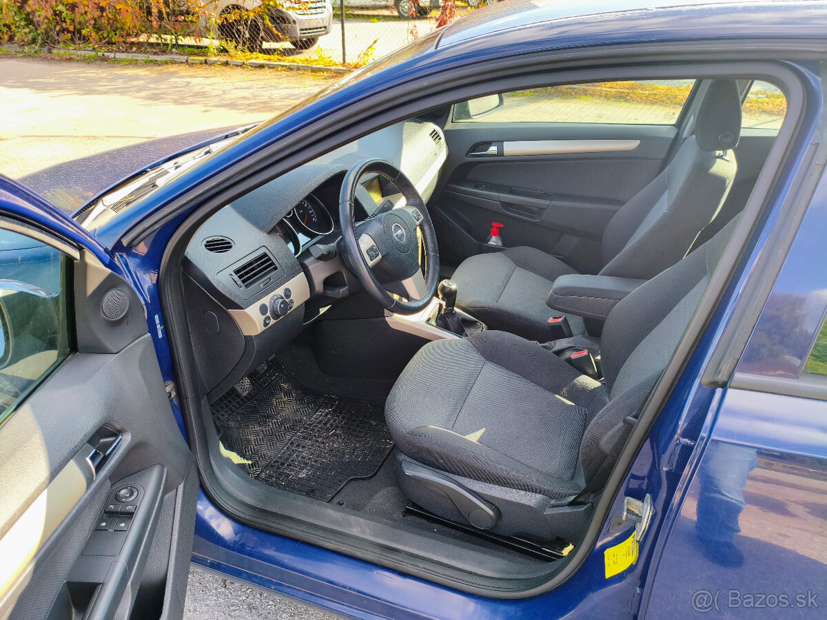 Opel Astra H 2007 benzin 1.6 16V 85kW / 307 000 km - 12