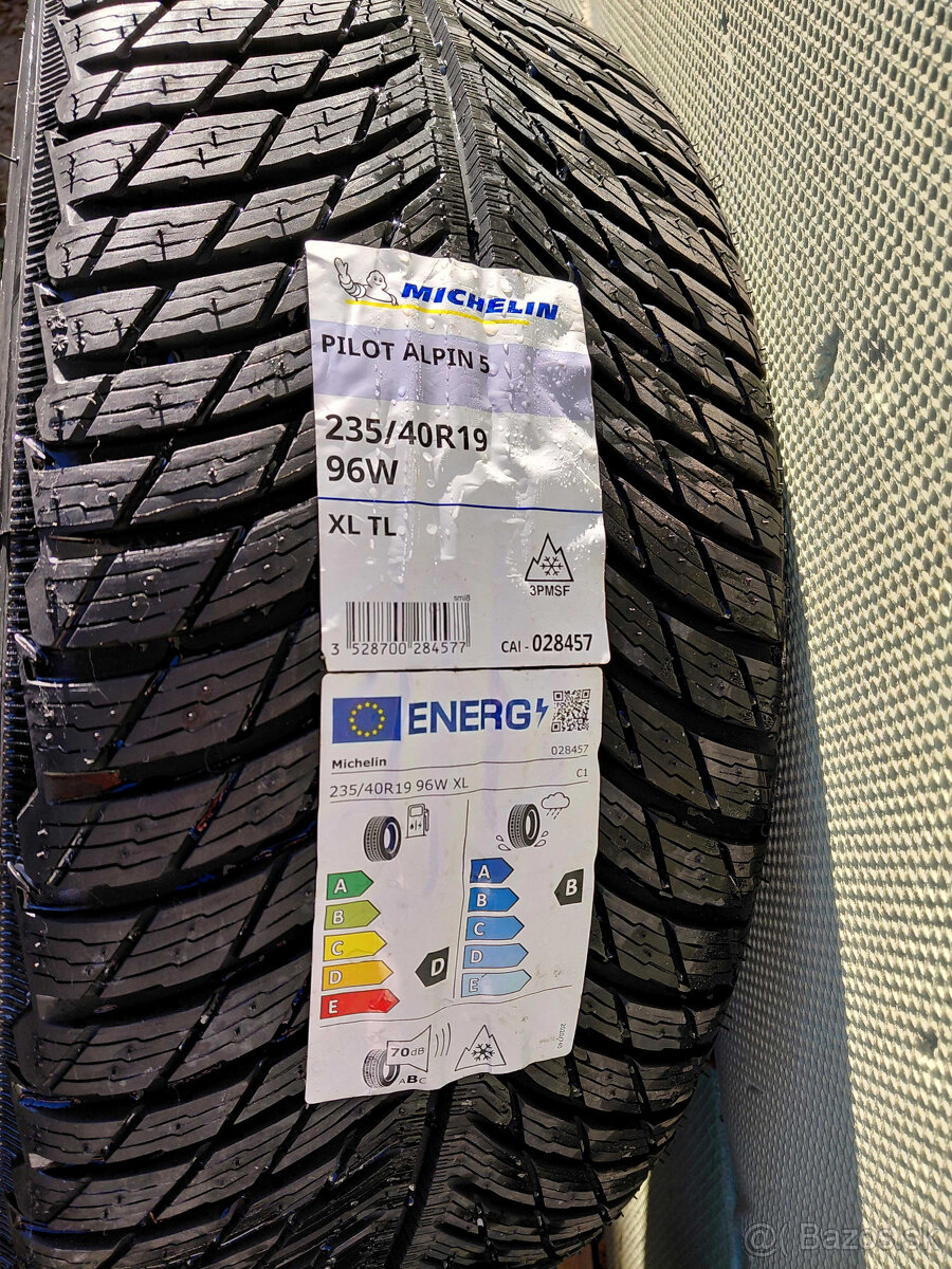 19" zimne Skoda Superb 235/40R19 - 12