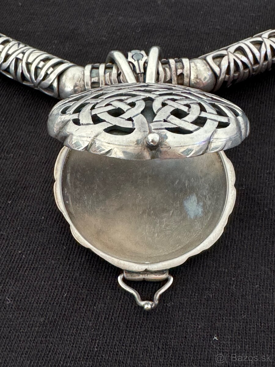 Strieborný náhrdelník s otváracím medailónom, zákaz. výroba - 12