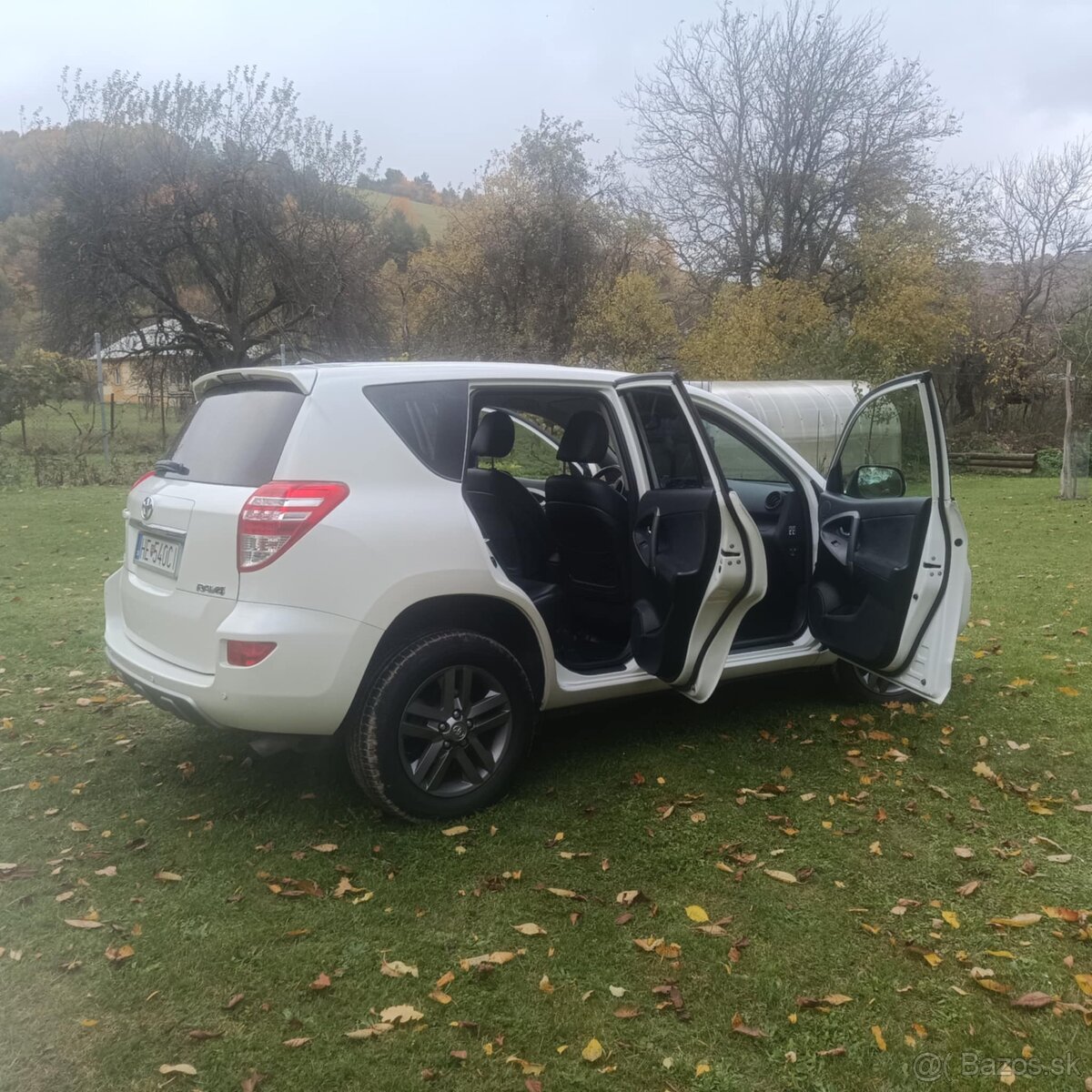 Predám Toyota RAV4 2,0 benzín 116kw 4x4 , biela perleť - 12