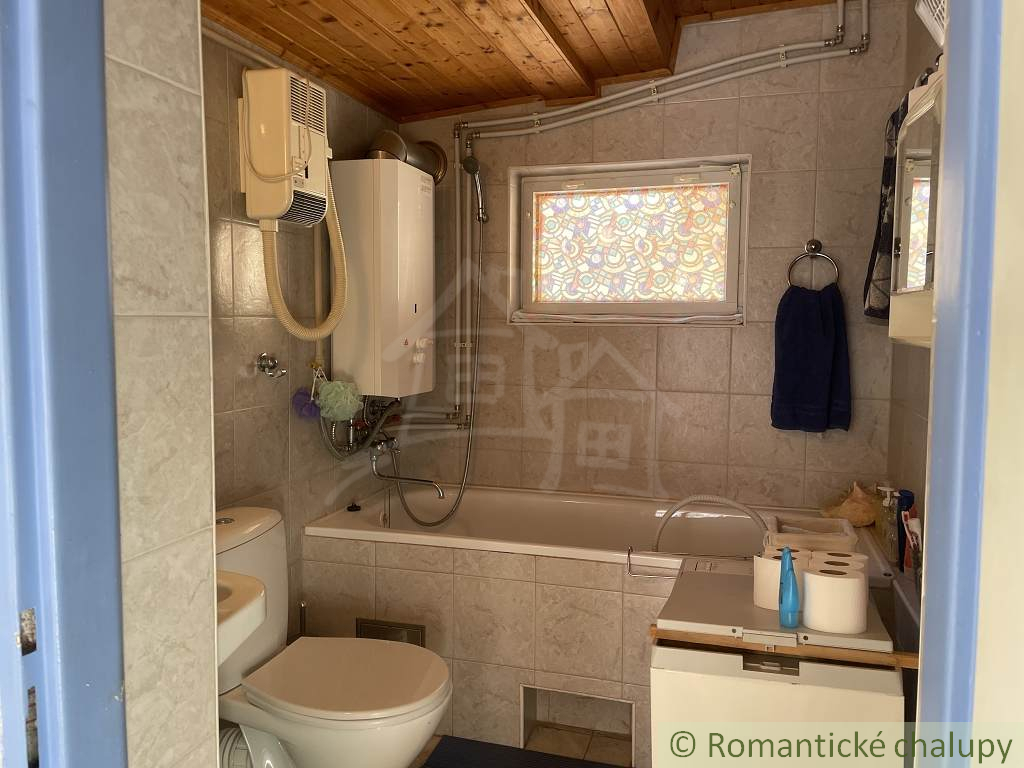 Zrekonštruovaná chalupa v obci Háj - 12