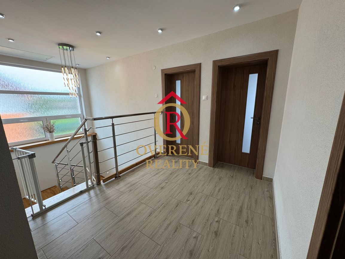 NA PREDAJ : Luxusný, kompletne zariadený rodinný dom – Ivach - 12