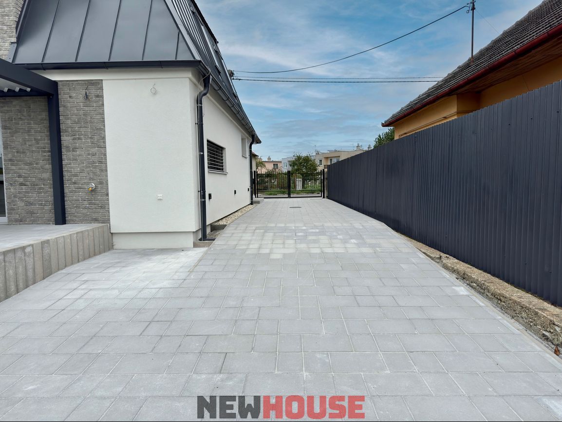 Skolaudovaná novostavba – 5i Rodinná vila BISKUPICE - 12