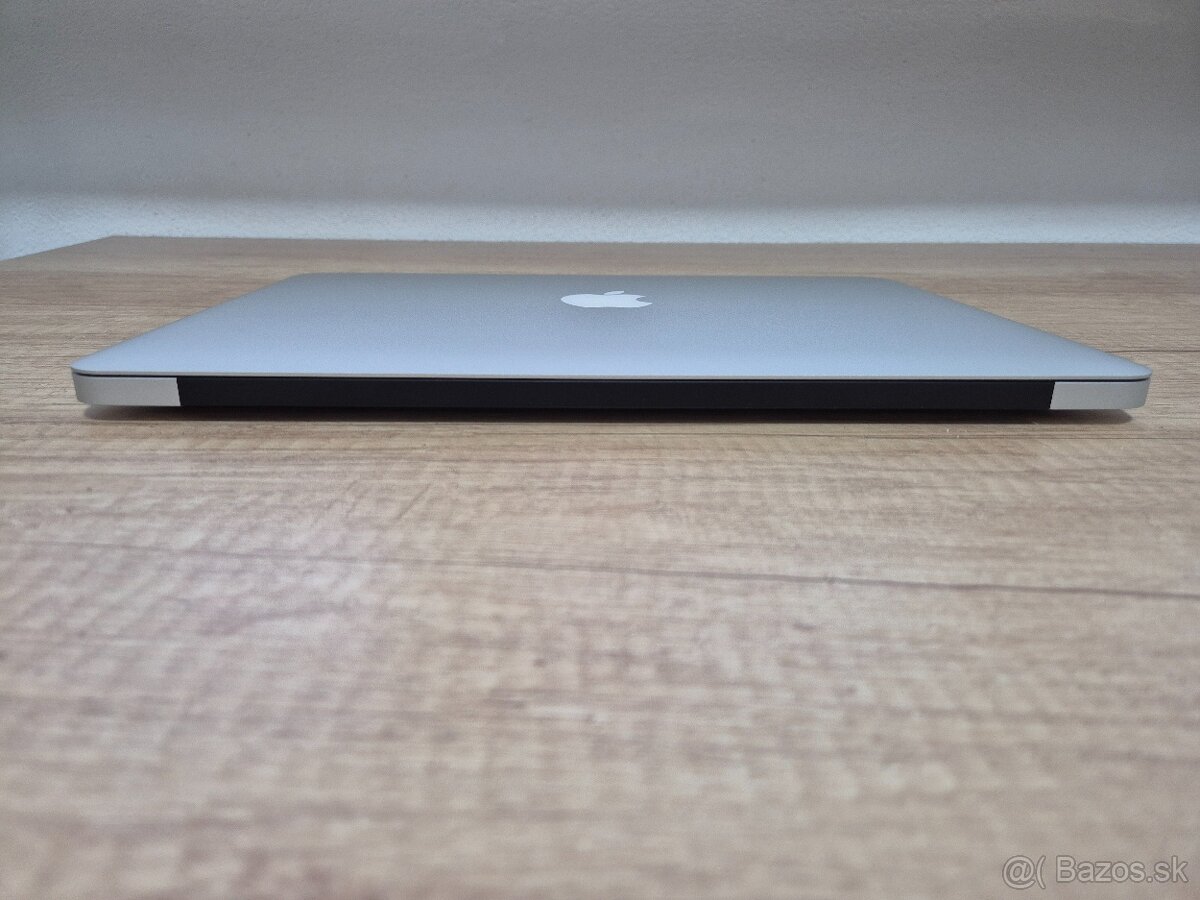 MacBook Air (13-inch, 2017) /Intel Core i5/8GB RAM/128GB SSD - 12