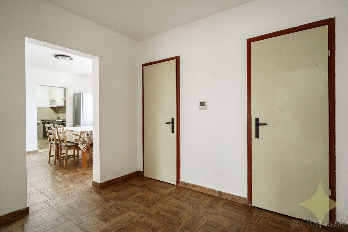 REZERVOVANÉ - Exkluzívny predaj rodinného domu v obci Jelšov - 12