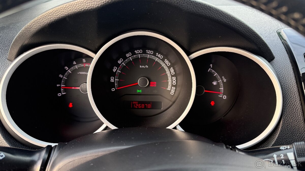 Kia Venga 1.6 CRDi VGT TX - 12