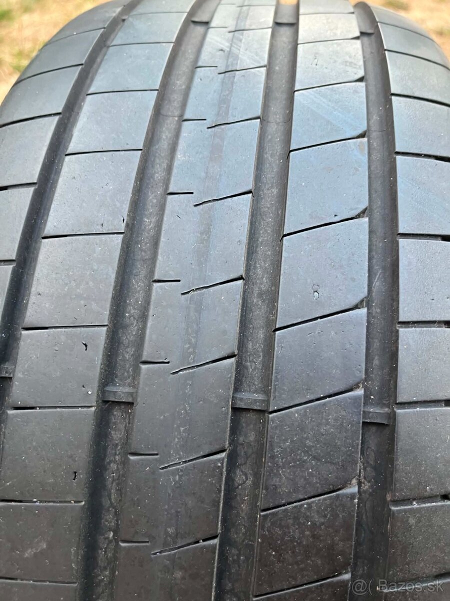 225/45 R17 - 12