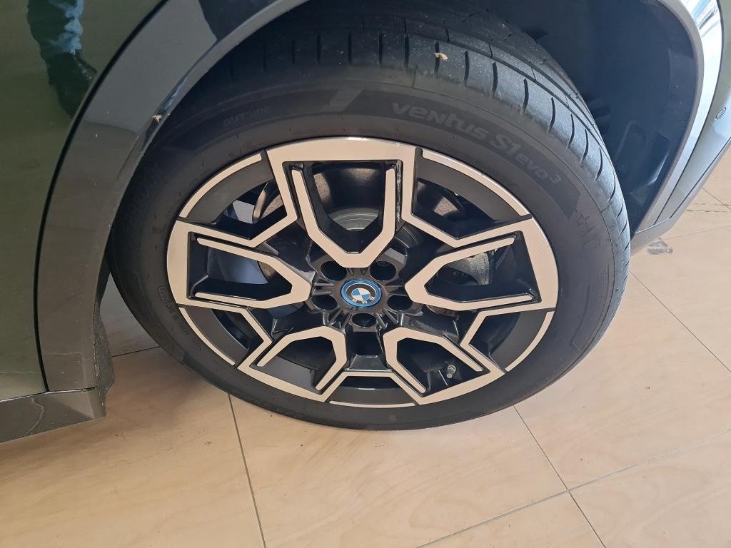 BMW iX1 30xDrive 306P 4.300km odpočet DPH - 12