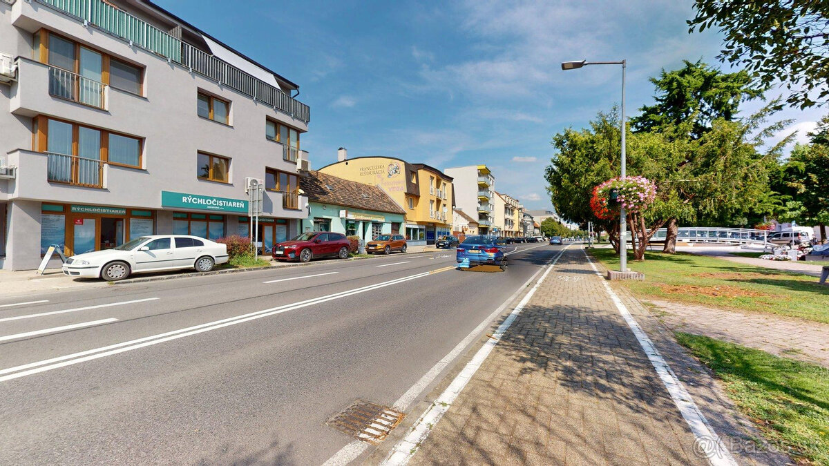 Multifunkčný, bezbariérový priestor v tichej pasáži v centre - 12