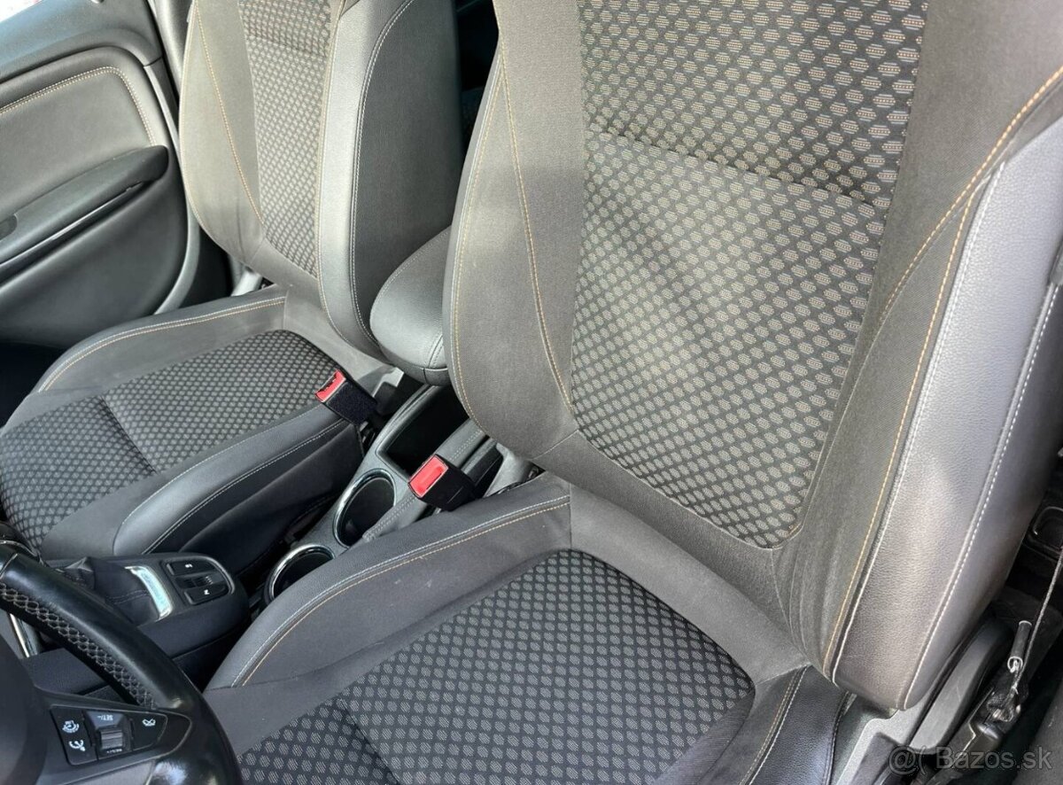 Opel Zafira Tourer 1.4 benzín + LPG - 12