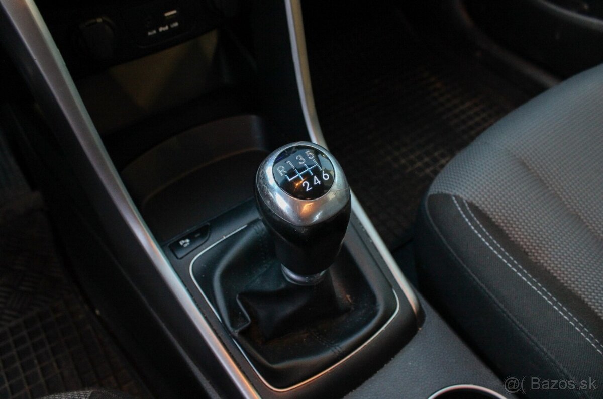 Hyundai i30 CW 1.6 CRDi 16V DOHC - 12