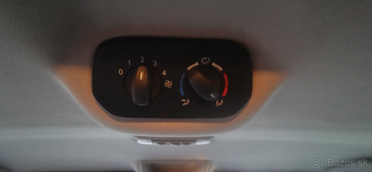 Ford Tourneo Custom Titanium L2H1/8miest/2,0TDCi/125kW/1.gen - 12