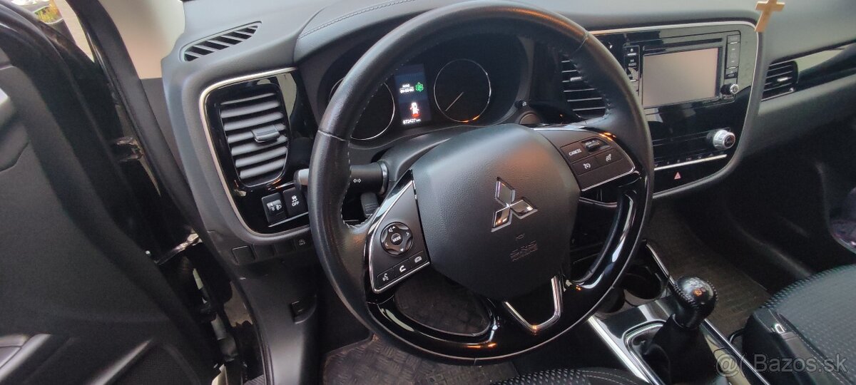 Mitsubishi Outlander - 12
