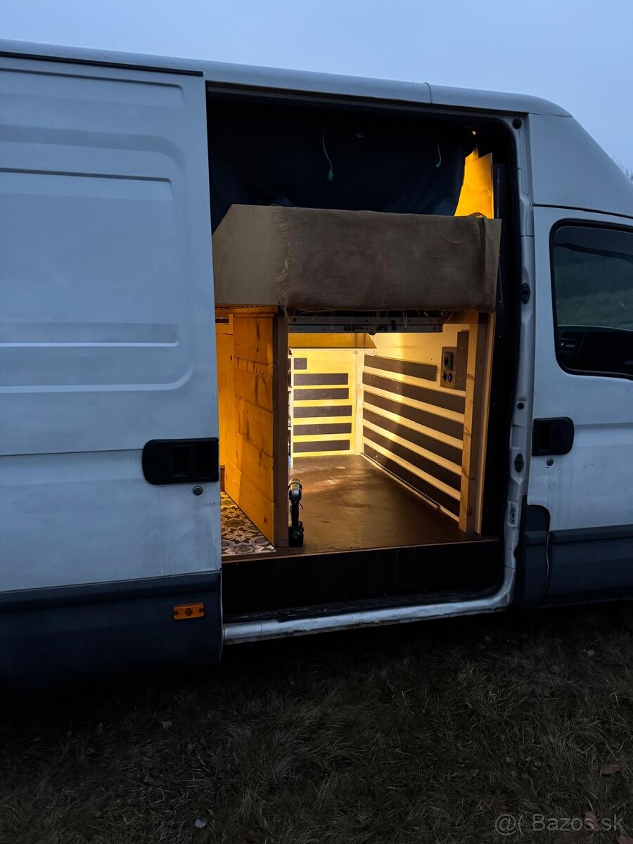 Obytná dodávka Iveco Daily - 12