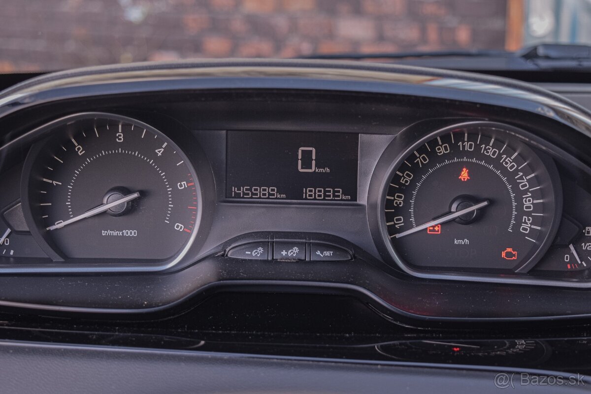 Peugeot 208 1.6 HDI - 12