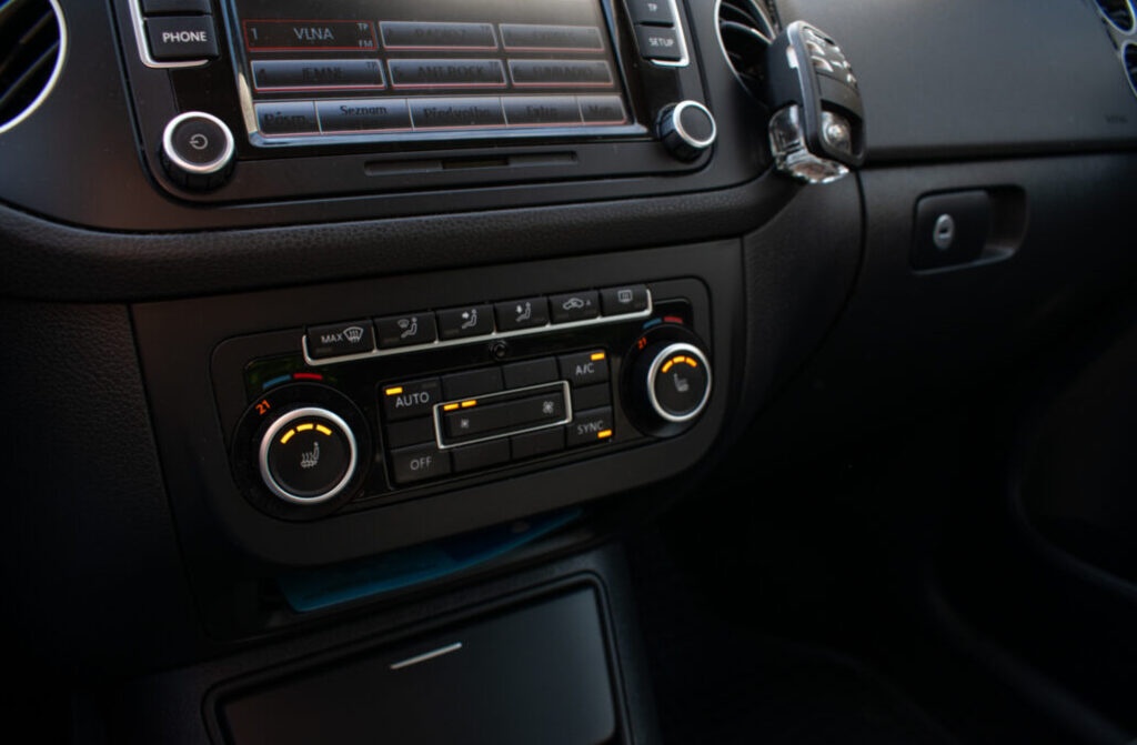 Volkswagen Golf Plus 1.6 TDI Comfortline - 12