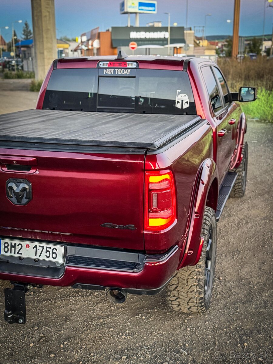 Dodge Ram Laramie 2019 - 12