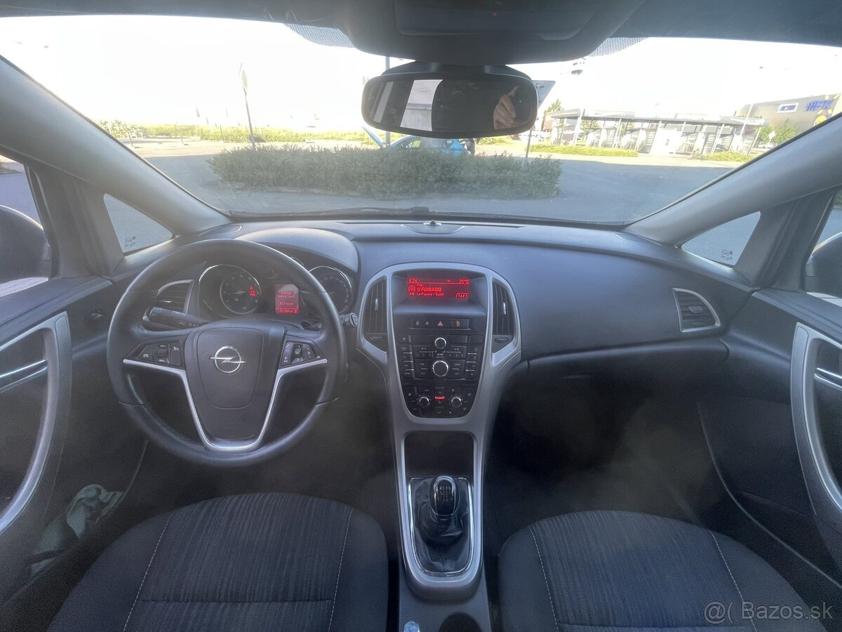 Opel Astra J 1,6 benzín - 12