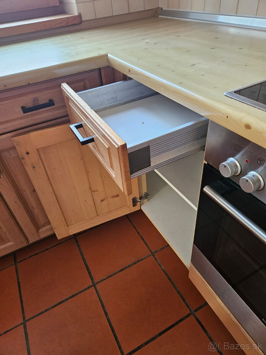 Masívna kuchynská linka z Nemecka so spotrebičmi - 12