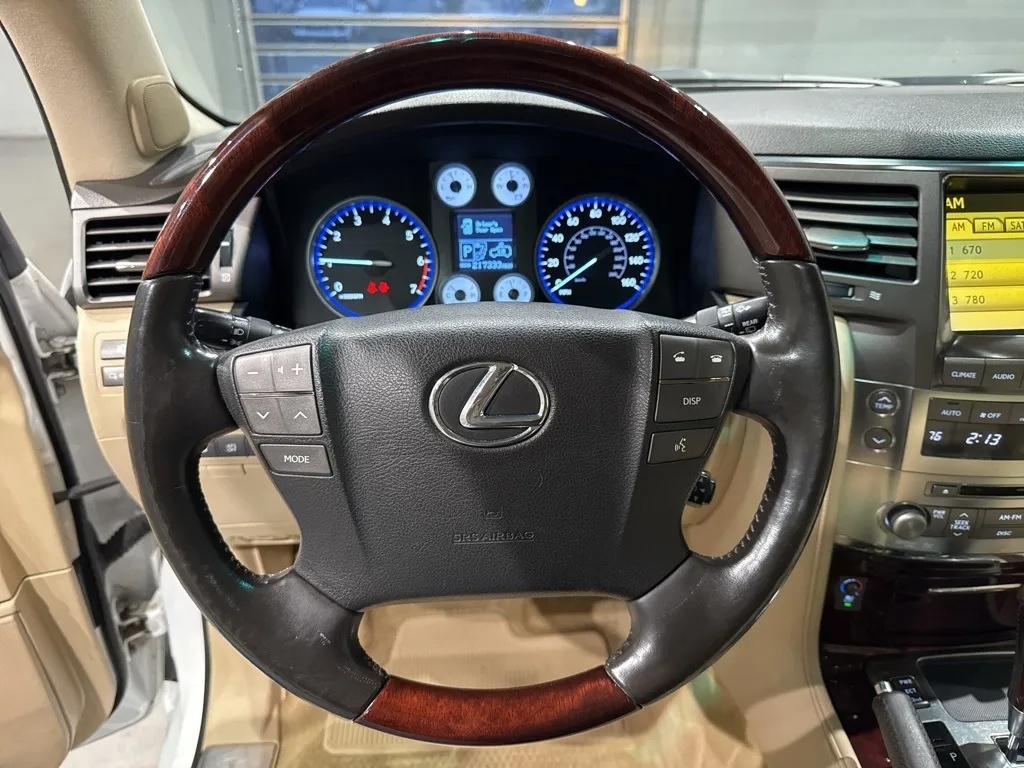 2011 LEXUS LX570 - 8 miest - 12