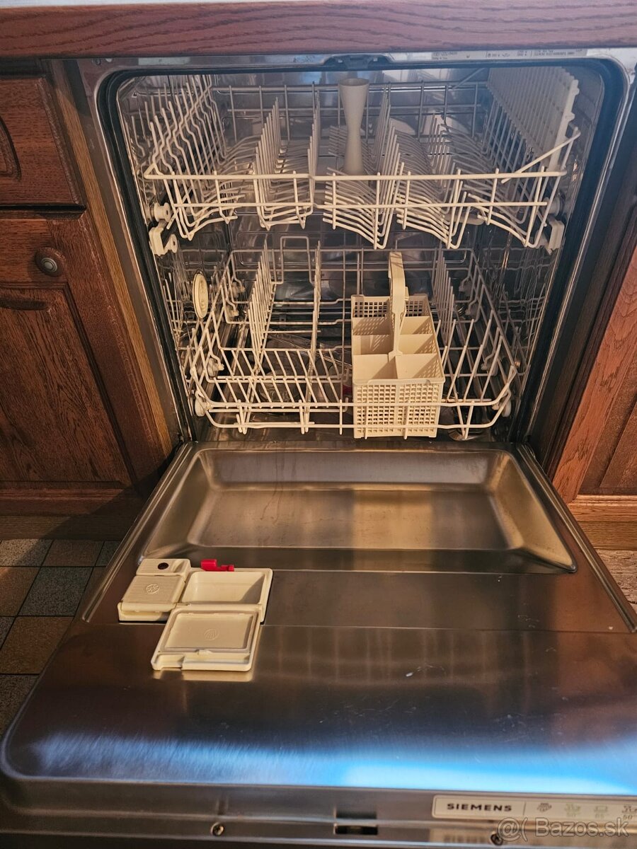 Masívna kuchynská linka z Nemecka so spotrebičmi - 12