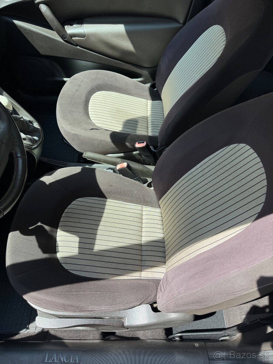 Lancia Y 1.2i R.V.2010 - 12