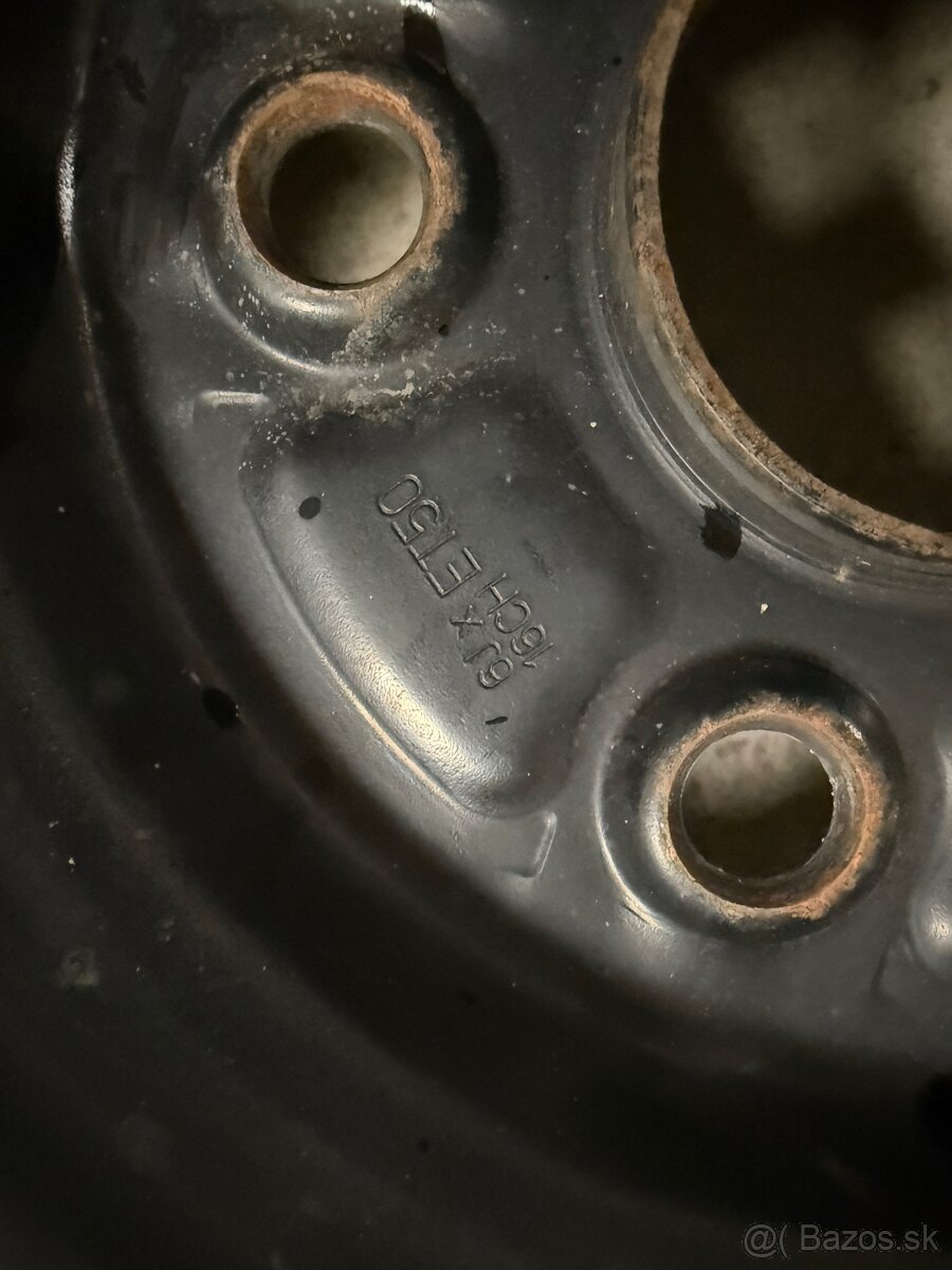 205/60 r 16 s plechovými diskami 5x114,3 et 50 - 12