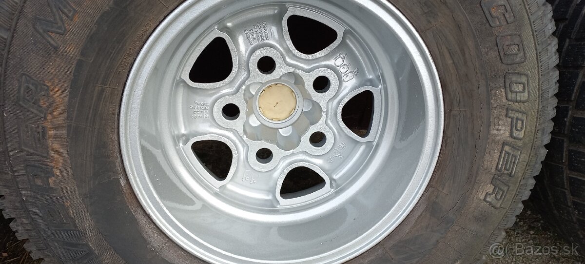 Land Rover Defender. - 12