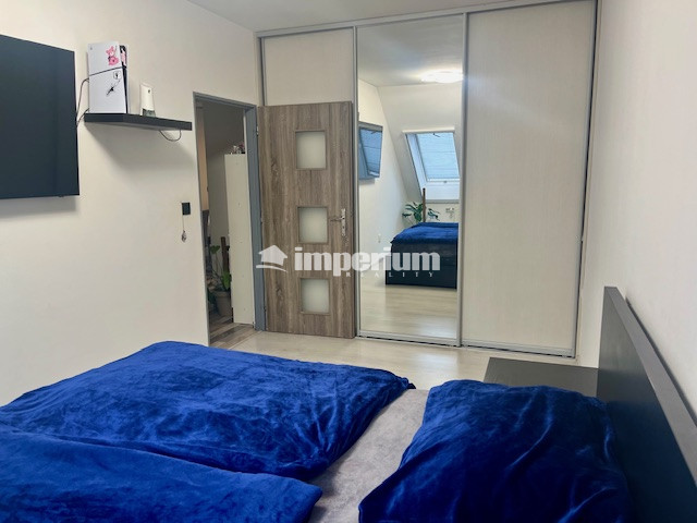 Na predaj pekný veľkometrážny 3 izbový byt s garážou na ul. - 12